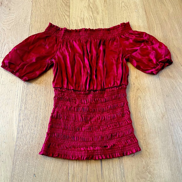 Women’s size M forever 21 off the shoulder rouched silk shirt - Picture 1 of 3
